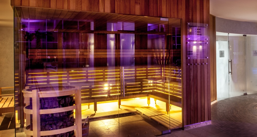 Cedr kanadyjski sauna fińska z drewna cedrowego western red cedar ekodrewno wrocław hotel biały kamień