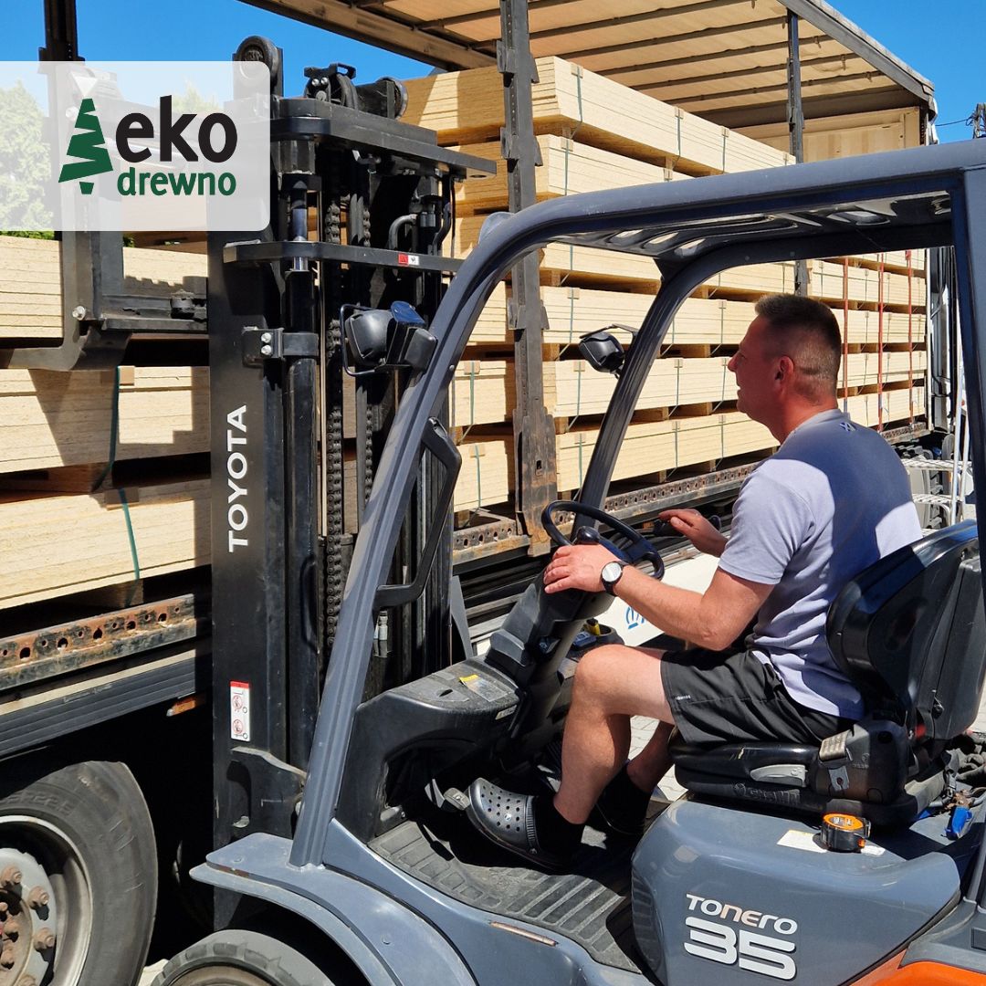 Holz aus Polen Swisskrono Kronopol Kronospan OSB Platten aus Polen stumpf. EKODREWNO Holz aus Polen Swisskrono Kronopol Kronospan OSB Platten aus Polen stumpf. EKODREWNO